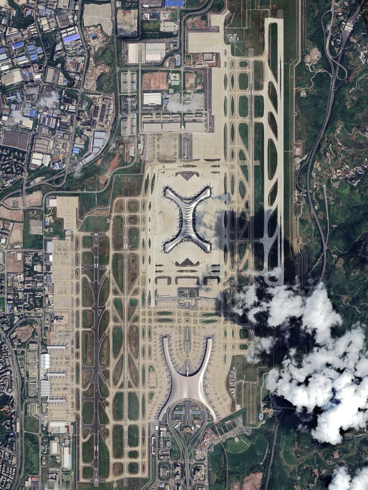 截至8月2日，江北国际机场2026年旅客吞吐量累计突破3000万人次，较去年提前