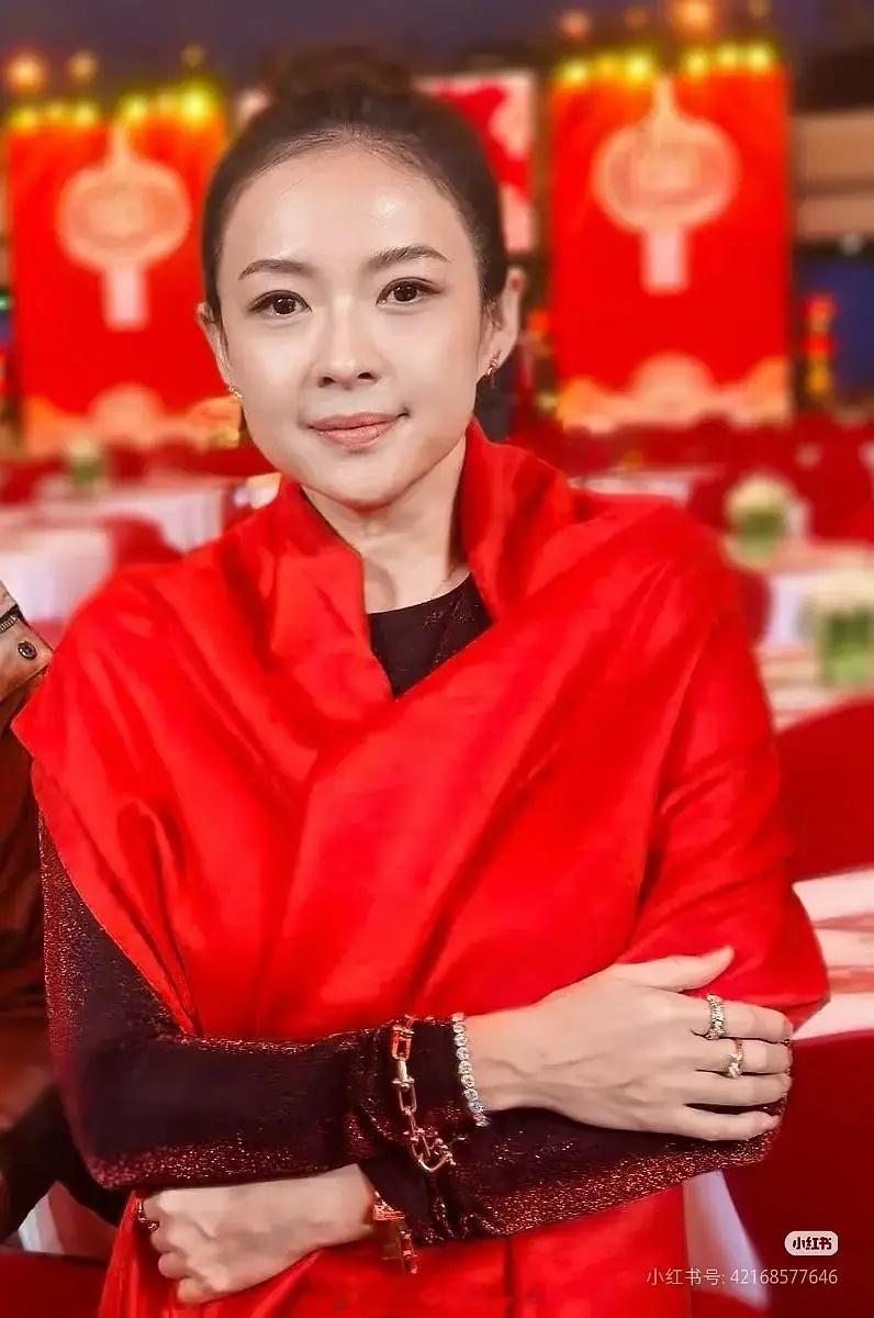 章子怡近期状态！其实还是可以的，但是 79 年的她和汤唯、高圆圆一般大吧，三个人