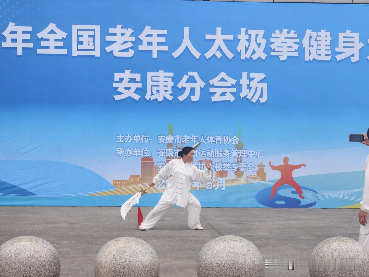 分享今日随笔？昨天下了一天雨，今日安康出太阳了，结果519就变成了520。本来5