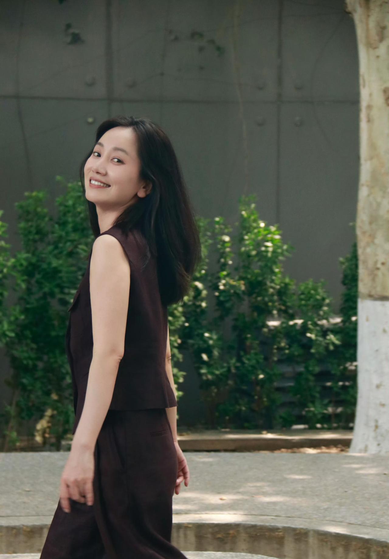 别信什么高调秀恩爱，真高手早就把夫妻生活直接演进戏里了，愣是没人察觉。
就说董晴