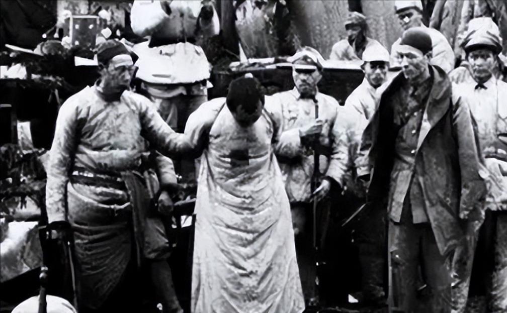 1955年，云南一个妇科医生和人吵架，见吵不过对方，妇科医生急了，竟脱口而出：“