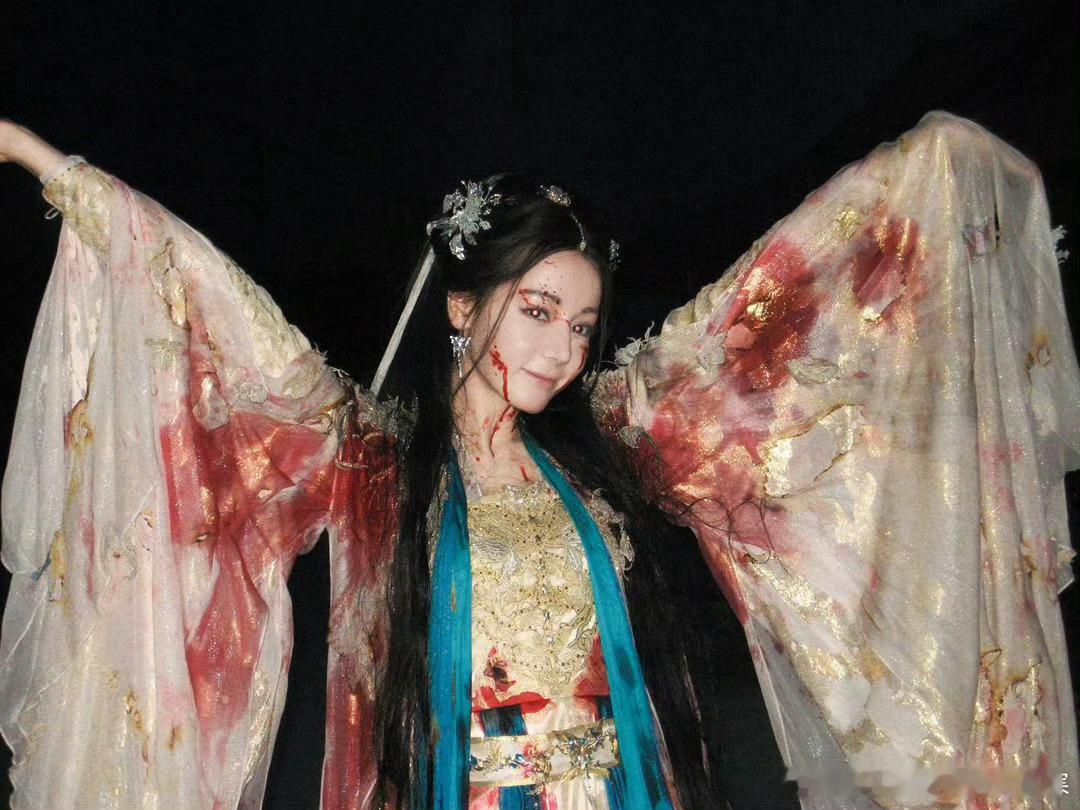 迪丽热巴角色热度破4亿贺思慕热度直冲4亿，拿下平台女性角色最高纪录！热巴演技颜值