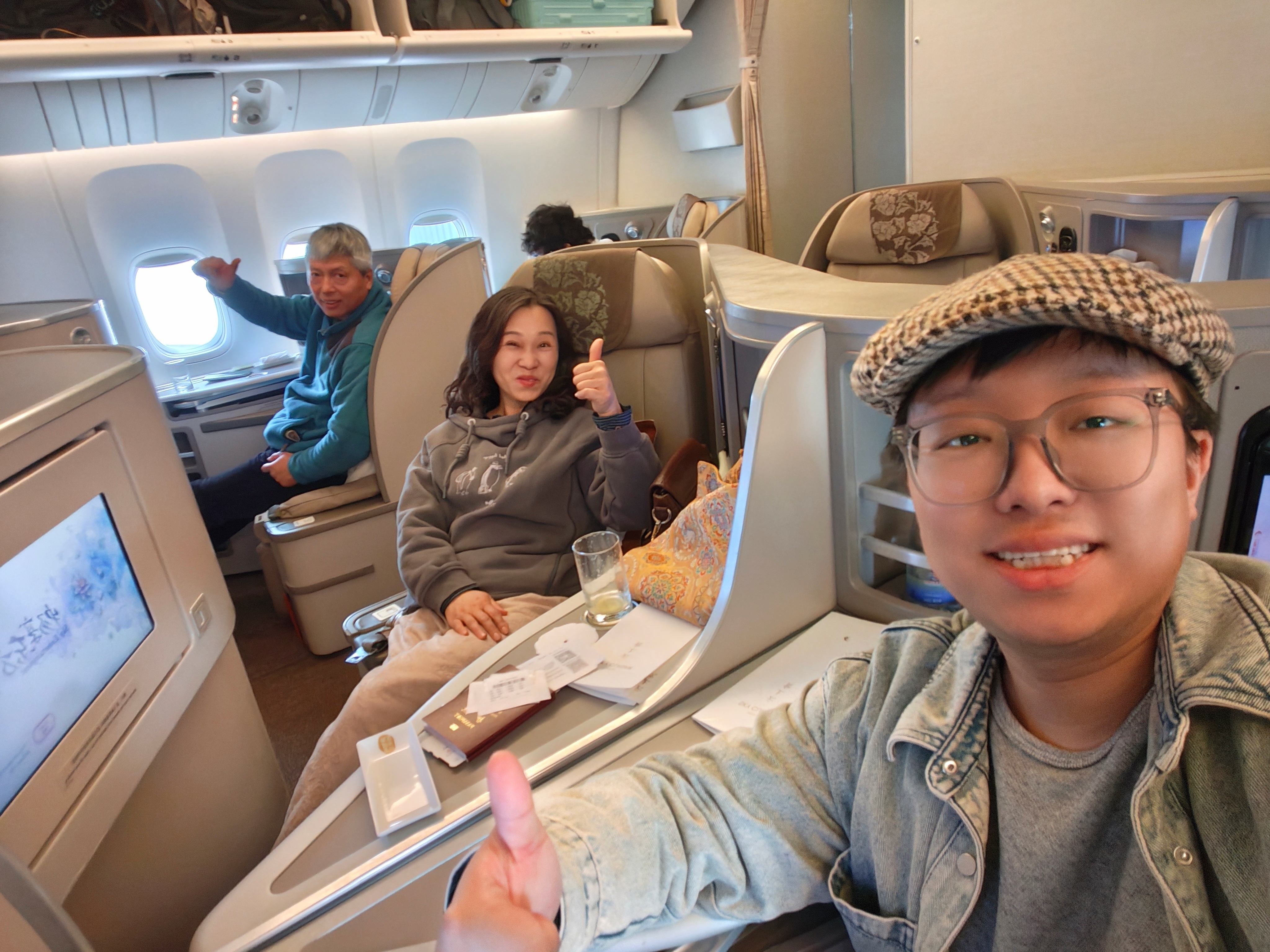 跟爸妈的度假结束，回国待阵子，先去上海F1 英国