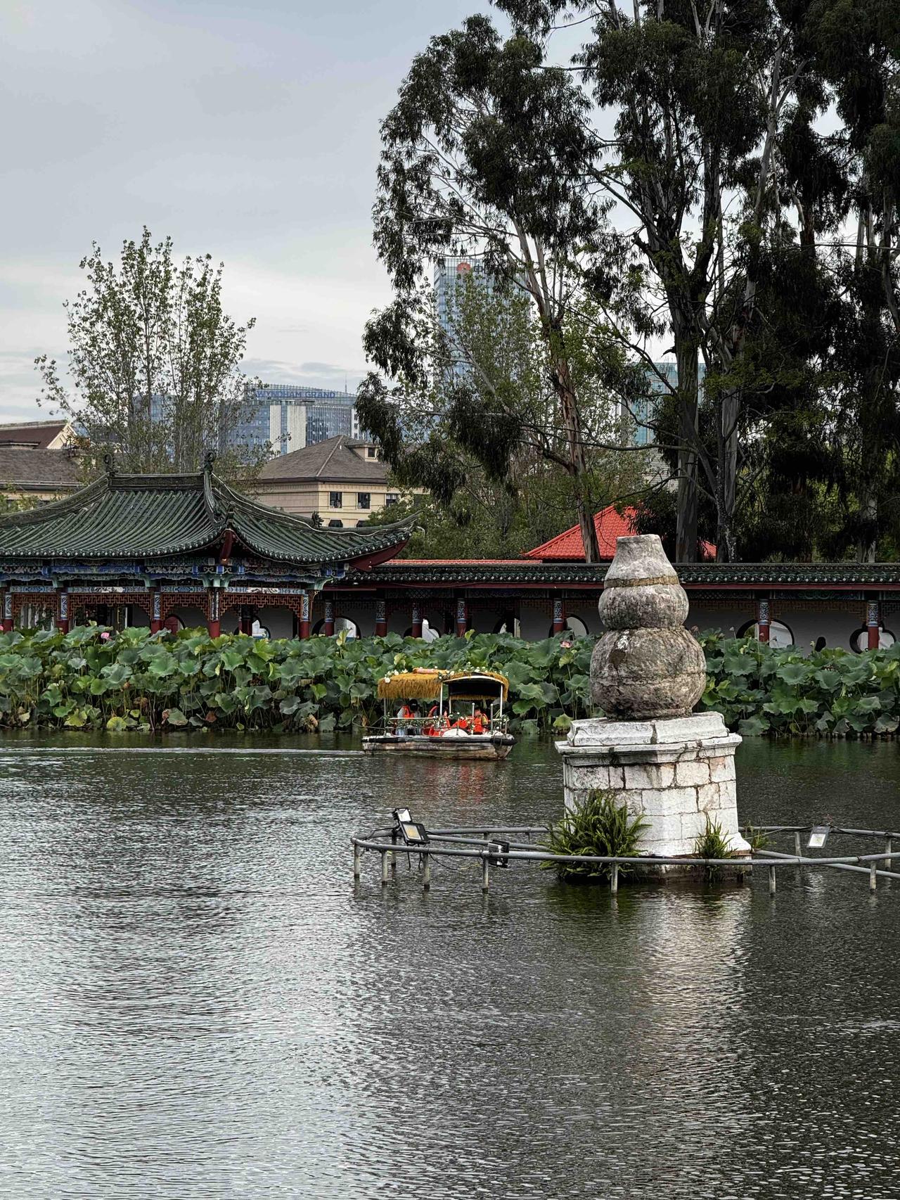 年过七十的男人，别被保守困住晚年的快乐！

不管是城市大大小小的公园，还是各大自