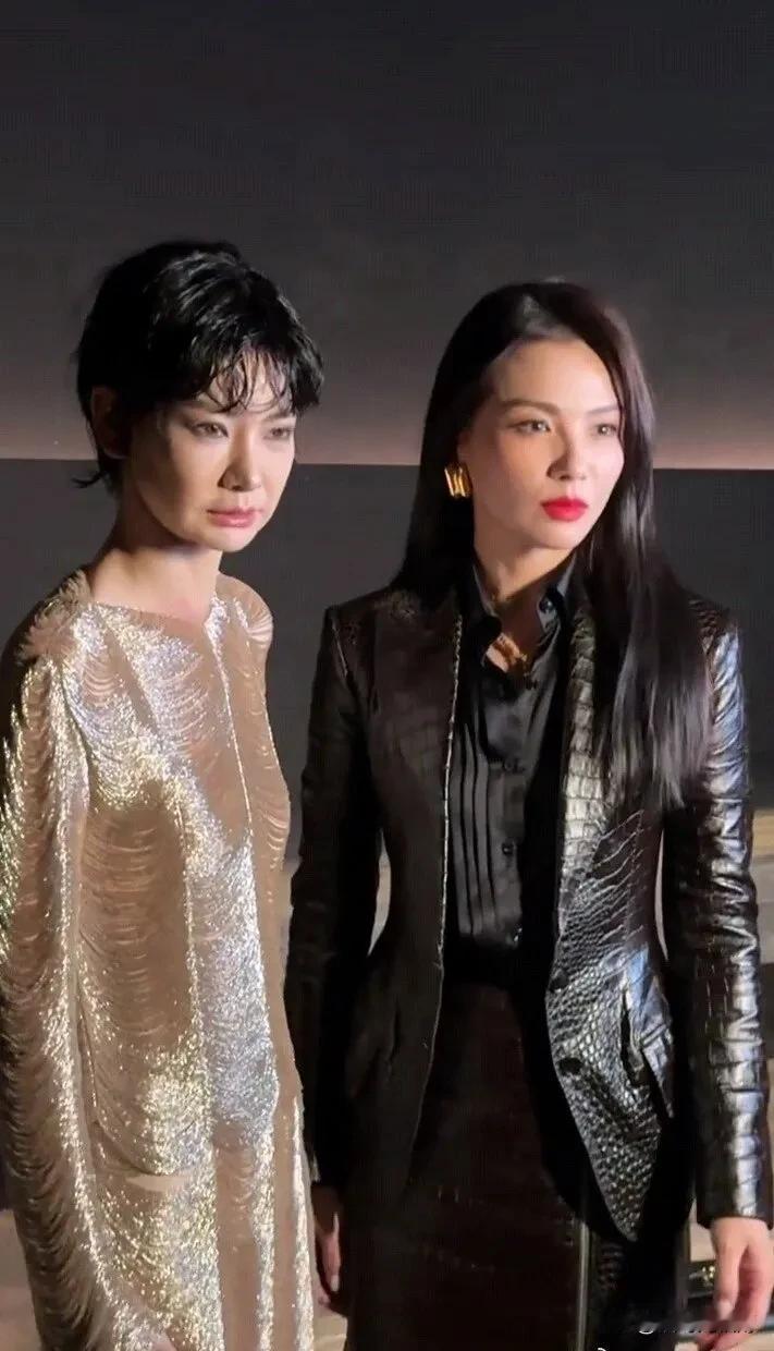 这是谁给戚薇和刘涛拍的照片，一个像蜡像一个像村妇联主任，特别是戚薇，感觉老成了6