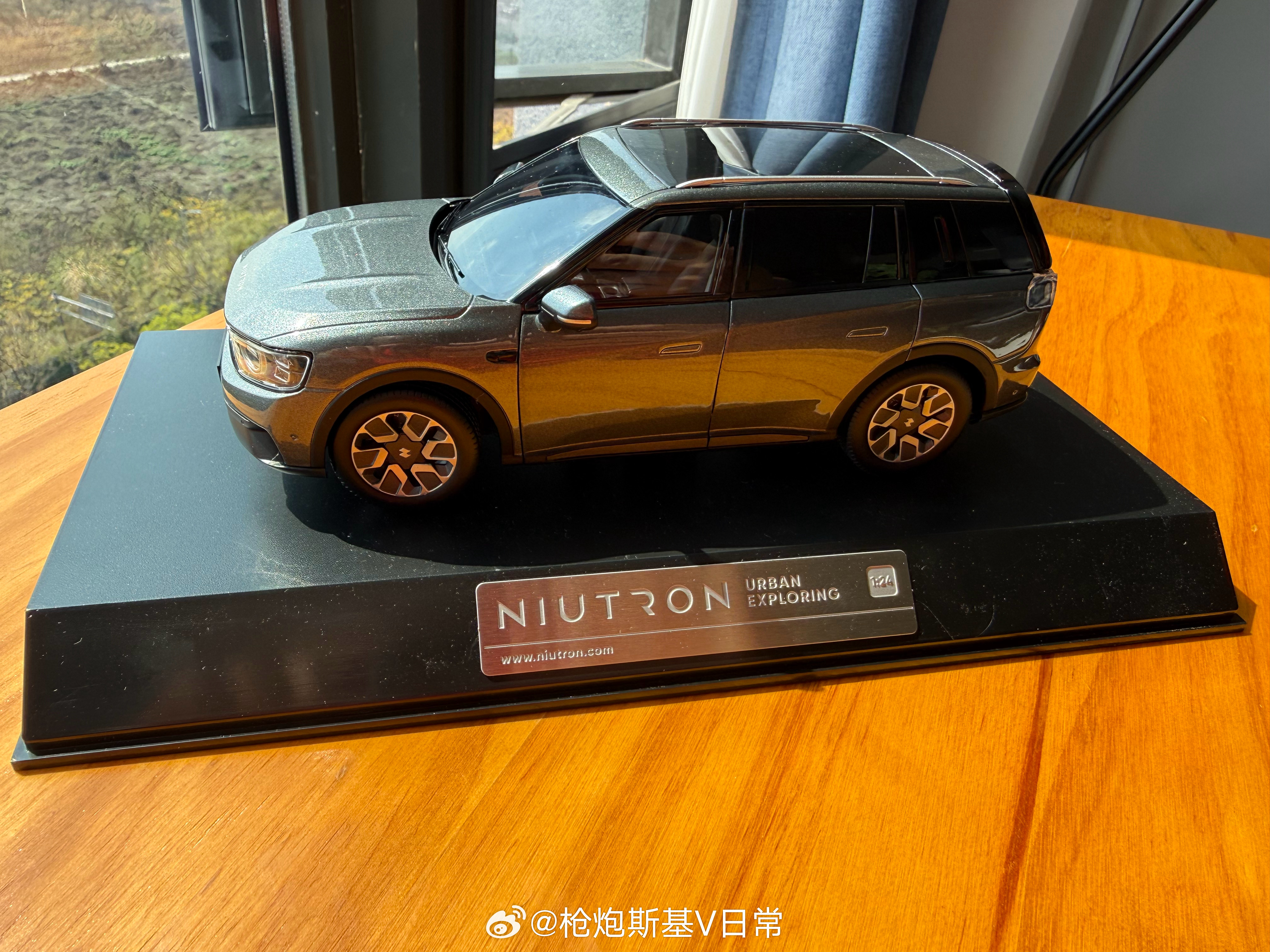 收拾房间的时候，发现了它，不知道还有多少人能认识，只能说中国的新能源汽车大潮拍死