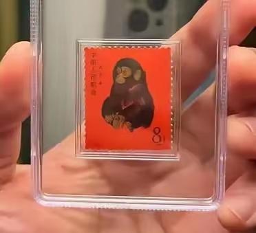 我一个朋友十几年前花了1.5万买的猴票，现在是不是都不值钱了？
记得以前这个猴票