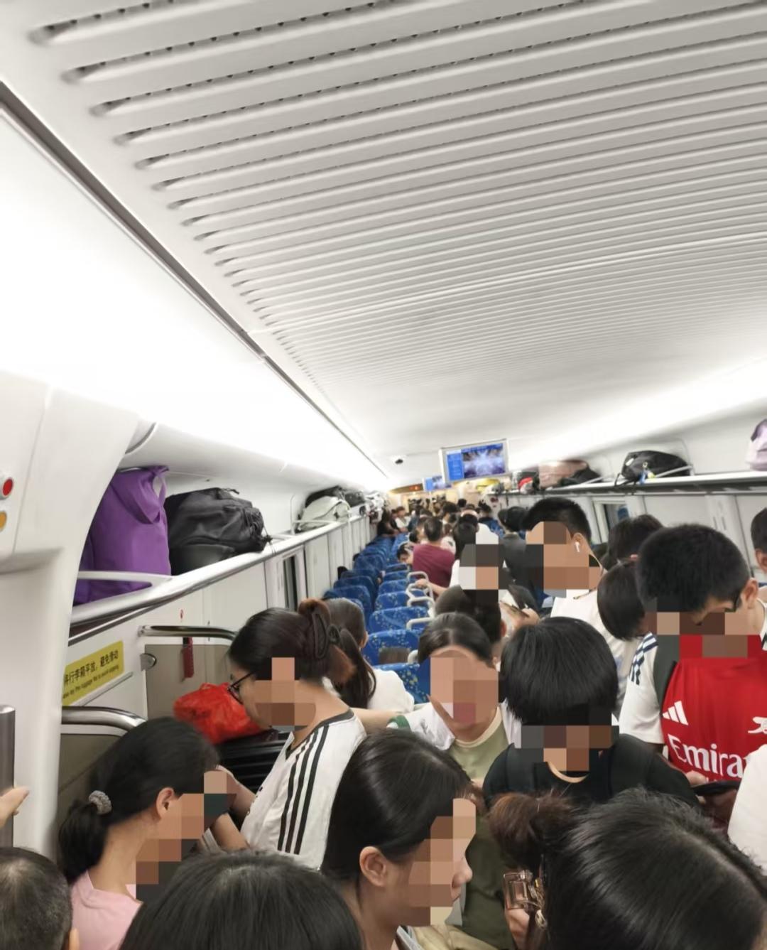 广东城际真不像话[吐][吐][吐]
从广州南到东莞惠州方向的（广肇广惠城际）明明