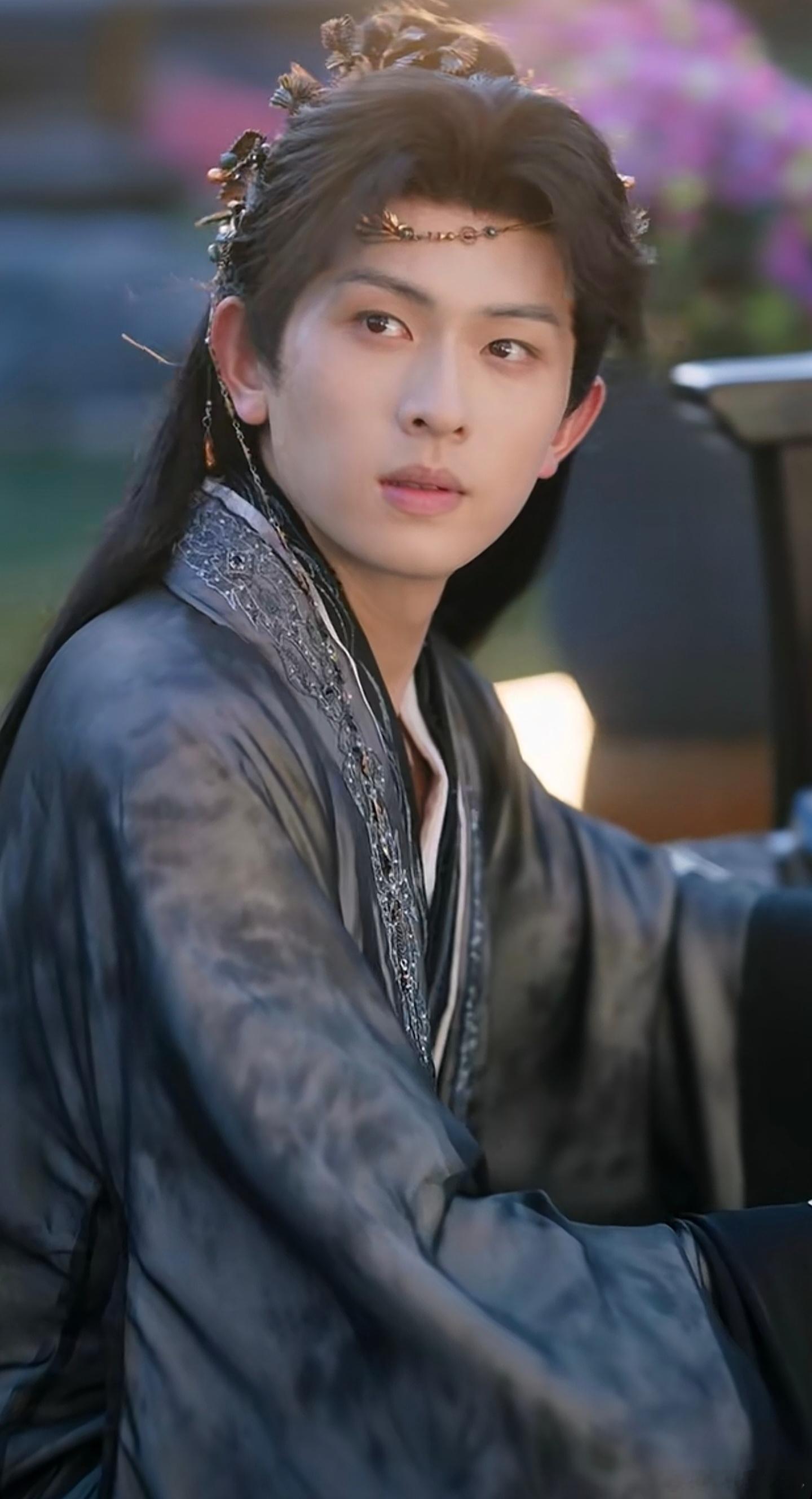 陈添祥 🍊向全世界安利陈添祥长明灯之烬玉案 看完了，结局也算圆满了。陈添祥演技