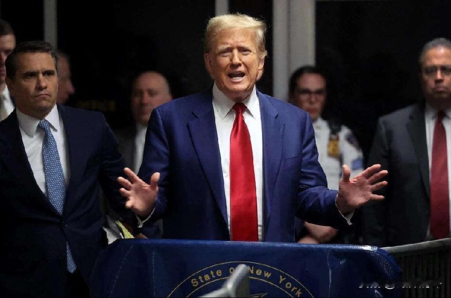 特朗普碎碎念的说和中国是好朋友，好想给中国一个大大的拥抱，每天做梦都想来中国访问