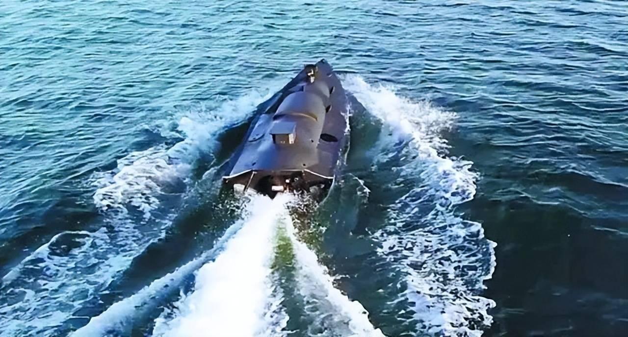 为蹭热度，泽连斯基跑到中东，宣称愿提供防空服务顾问团与无人艇，助力疏通霍尔木兹海