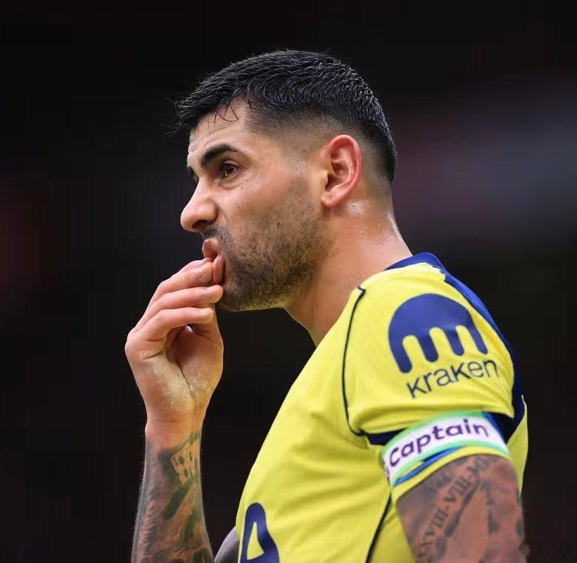 斯科尔斯评罗梅罗：我超爱看他踢球。他明显对热刺不爽了，不是吗？他根本不想待在那。