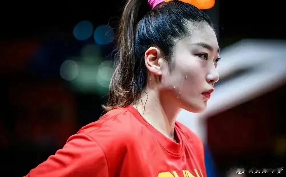 李梦: 暂不回归WNBA神秘人，将全力备战巴黎奥运会 !

中国女篮当家小前锋李