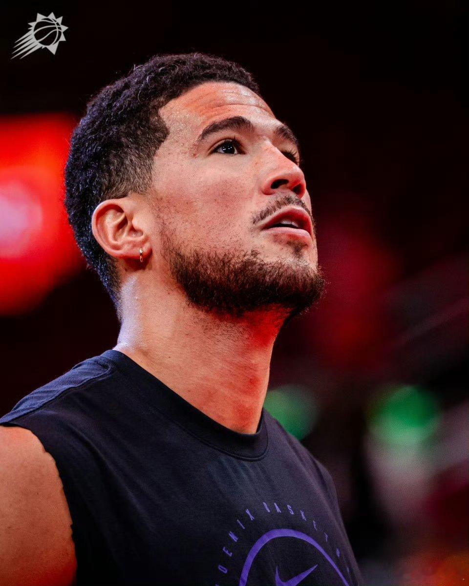 布克是本赛季每回合单打失误率（13.8%）最高的后卫（我是布克球迷，友军）。 