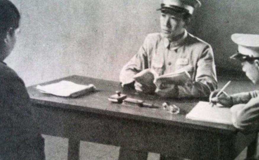 1950年4月12日，一位形迹可疑的男子悄然现身湖南省公安厅，用平静的语调说出令
