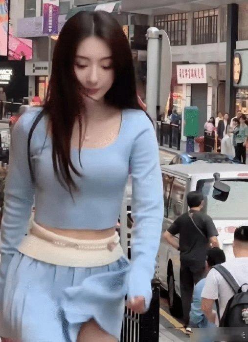 天王嫂方媛是不是原生脸？看着不是网红脸，郭富城的品味还是值得认可。 