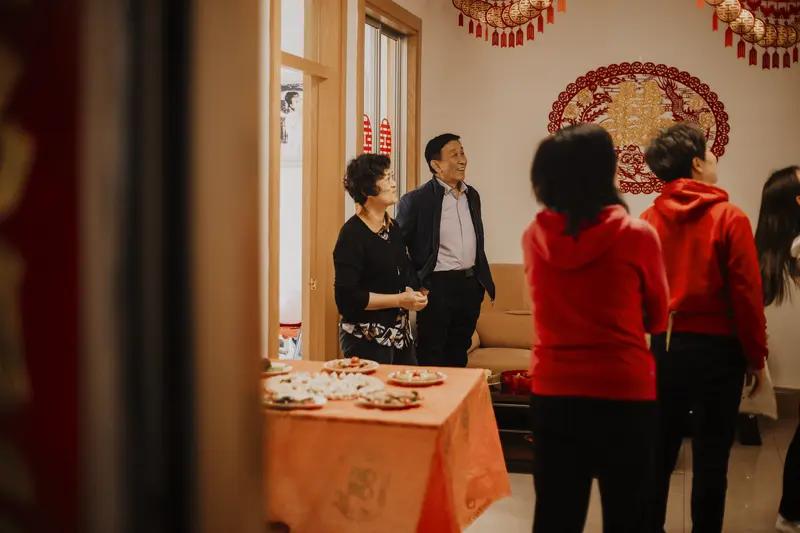 孩子们的婚礼结束了以后，亲家双方还有没有必要再见面，交流什么的？很多的亲家，孩子