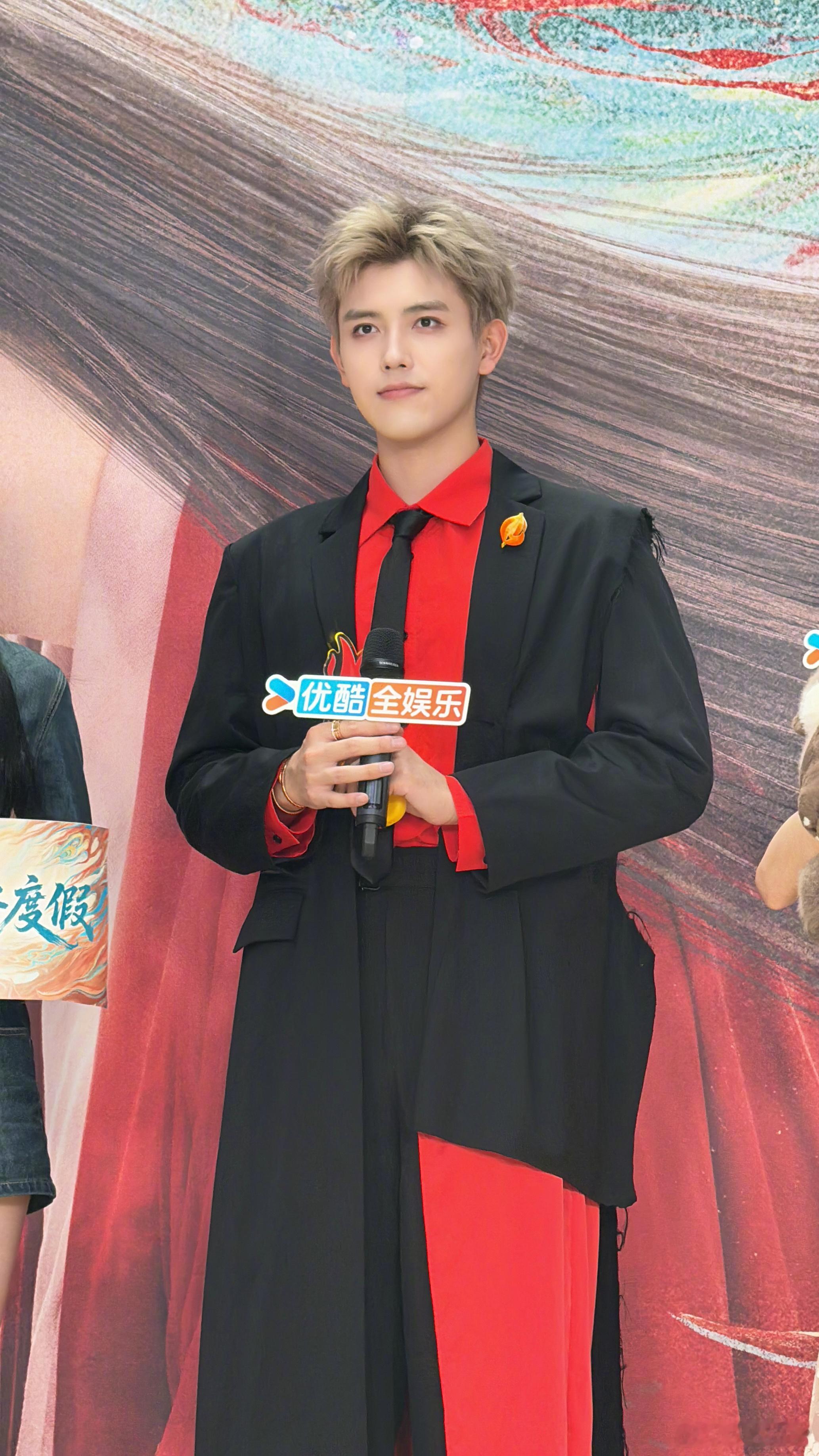陈飞宇👖扫楼，状态不错，献鱼热度也破9000了 ​​​