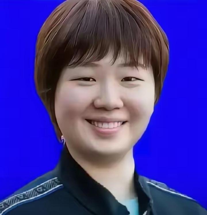 国乒小将蒯曼，真给我整破防了！瞅瞅这姑娘，圆圆的脸蛋，一脸稚嫩，体型还偏胖，看着