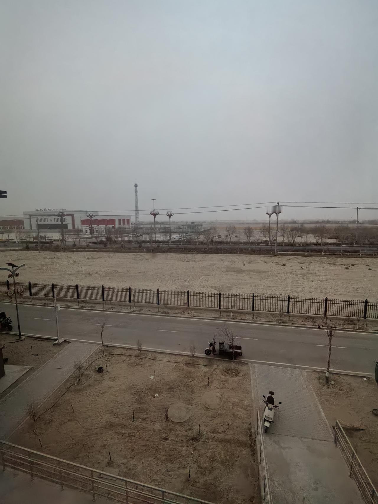 今年冬天的不同二二五团玉泉镇9:30分的火车站