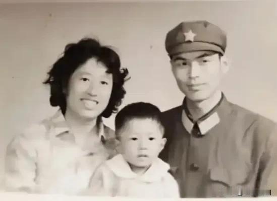 八十年代军人可穿军装回老家探亲，和老婆孩子合影都是穿军装照，不知现代部队还准不准