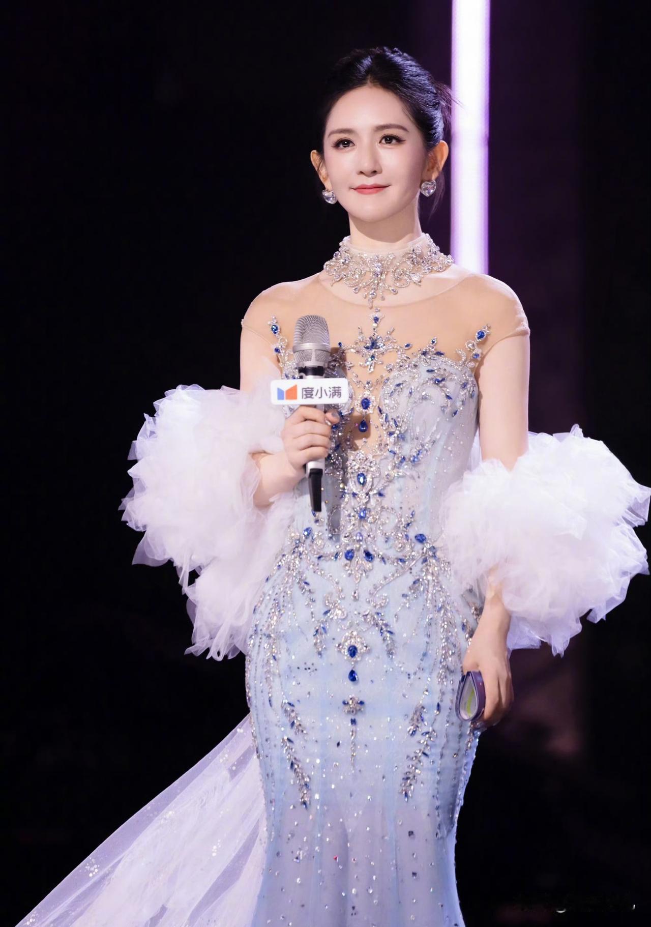 谢娜演唱会门票火爆

谢娜演唱会门票秒售馨
谢娜也开起演唱会来了
开演唱会赚钱快