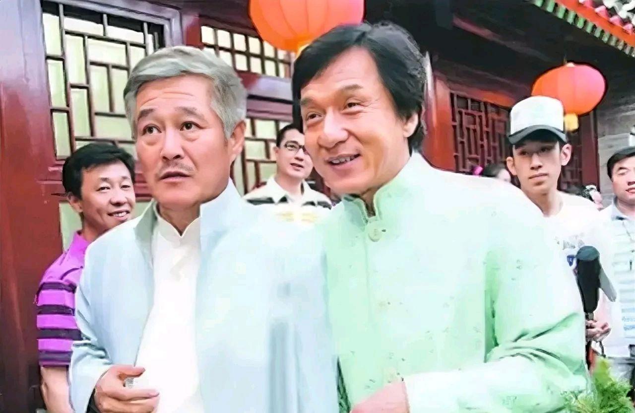 2014年，成龙迎来60岁生日，邀请赵本山参加宴会。成龙特意叮嘱：“老赵啊，人到