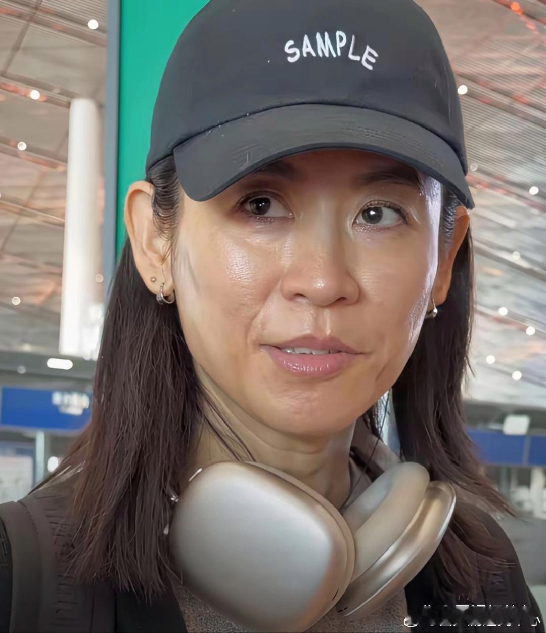 55岁宣萱素颜。 