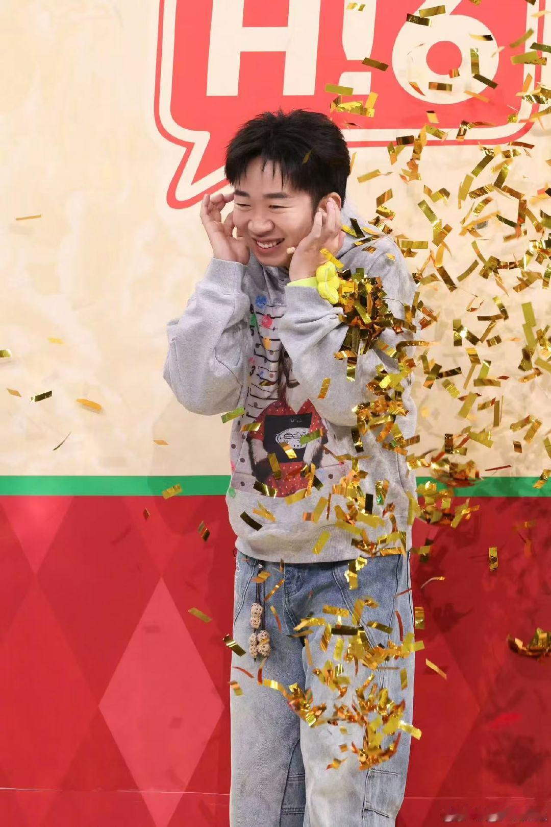 张艺凡杨迪cha了怪奇物语舞蹈 张艺凡在可爱和抽象之间反复横跳怪奇物语舞蹈遇上张