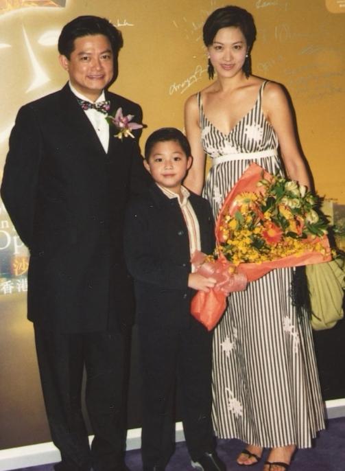 26年糟糠之妻，比不上一个20多岁的女学生。他63岁抛妻弃子，转头就在意大利科莫