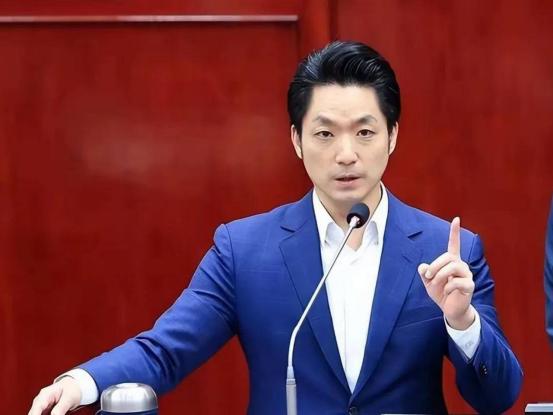 台北市市长、蒋介石的曾孙蒋万安曾当着媒体的面斩钉截铁地说，自己绝对不可能去选下一