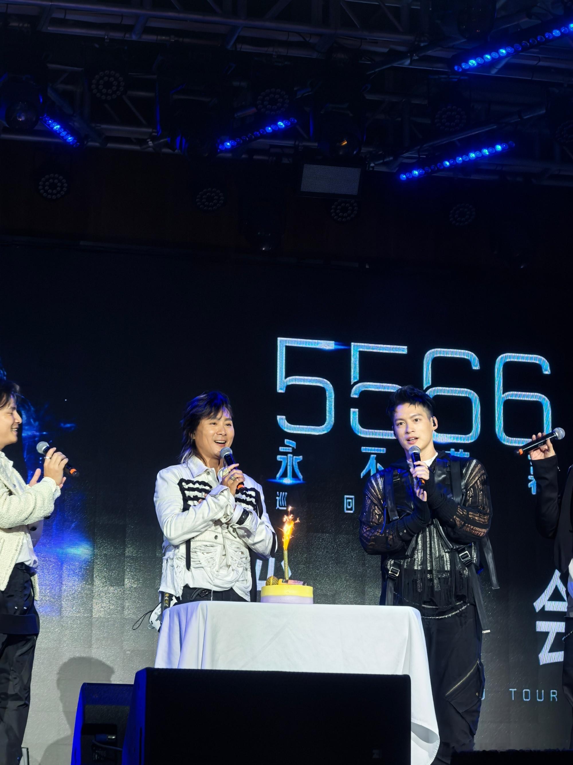 5566广州合体演唱我难过 当年追剧的时候每天守着电视等片尾曲，现在在发布会上重