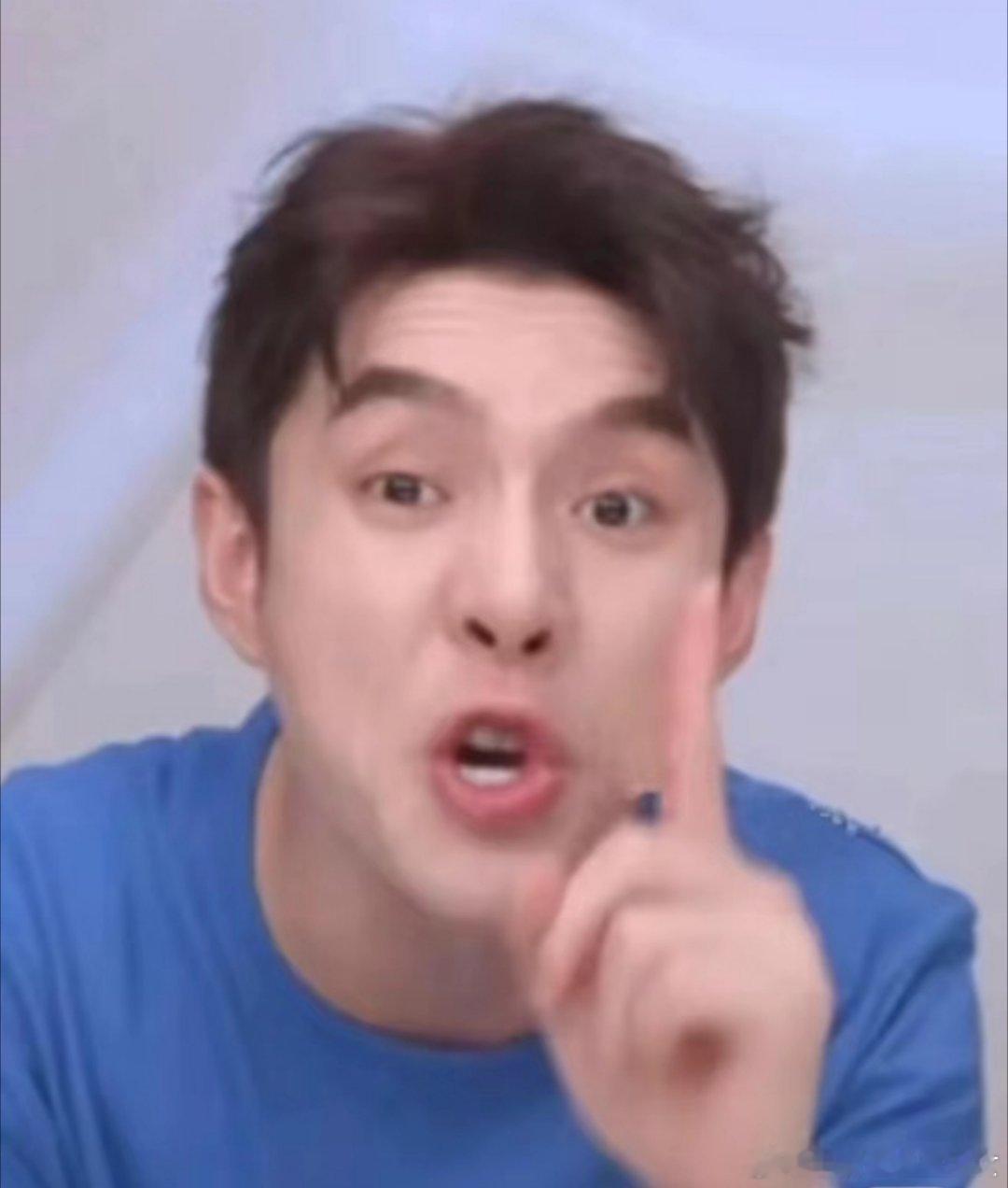 不知道李佳琦会唱什么歌跳什么舞，只知道他的三句名言[挤眼]名言一：我懒得跟你们这