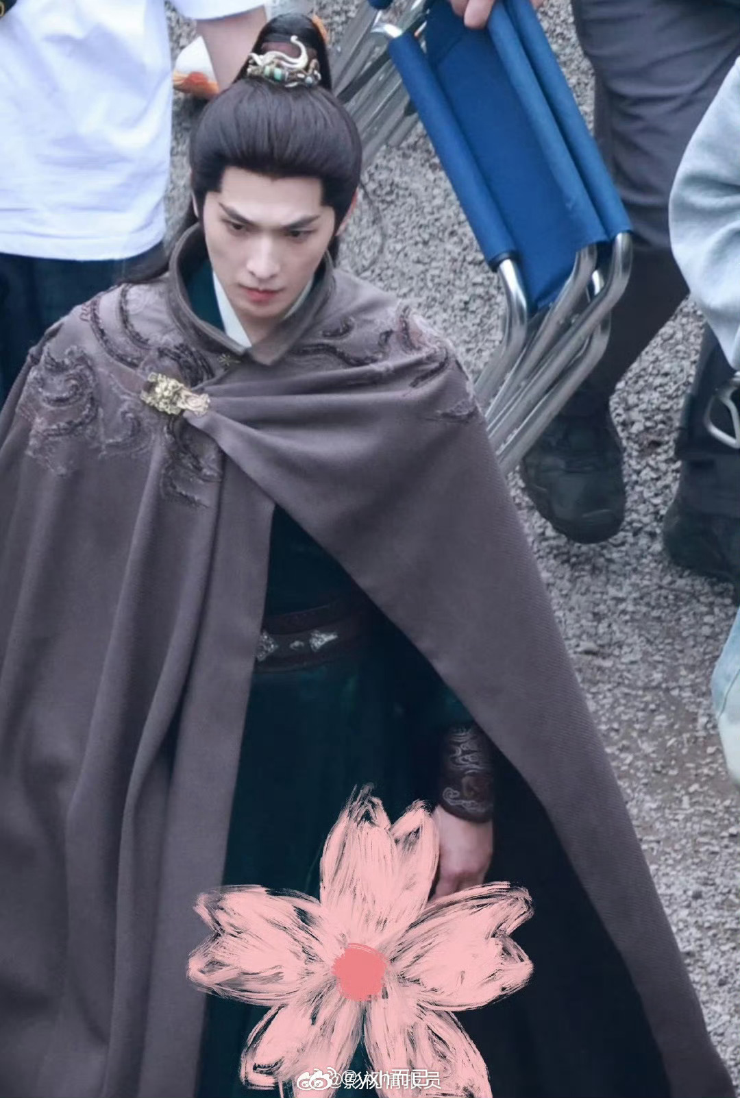 杨洋不让江山这头套给我看笑了 怎么比正午那部还可怕 