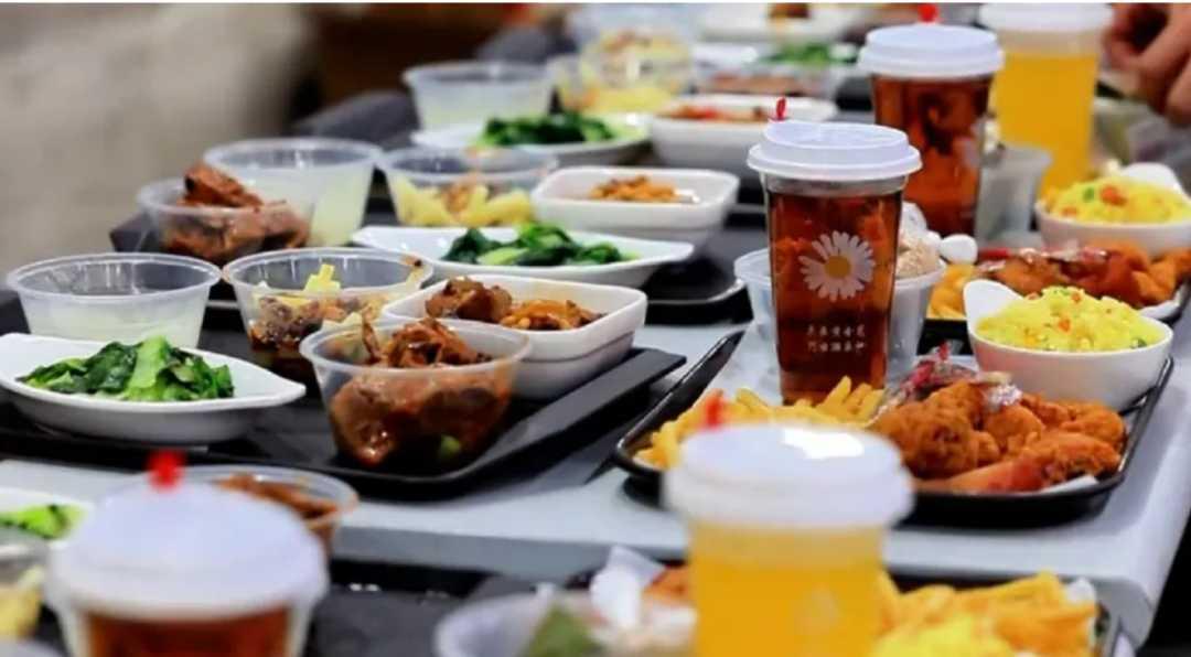 【机关食堂秒变“爆款餐厅”，国庆假期游客热吃背后有啥玄机？】

这个国庆假期，去