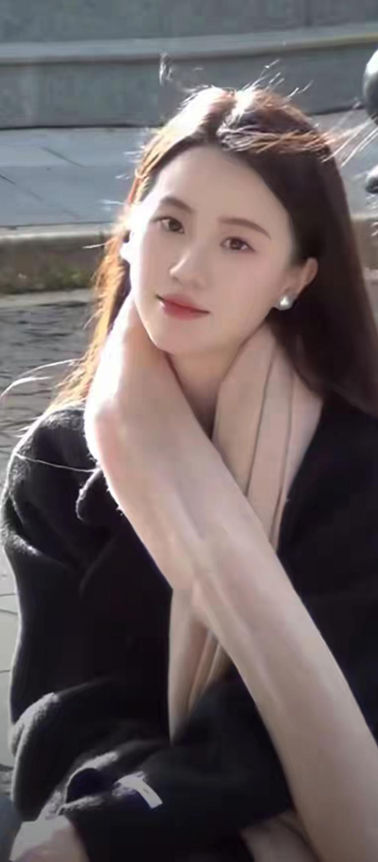 温柔冬日穿搭，暖阳下的甜美瞬间🌞💕