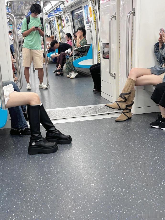 那些现在就开始穿靴子的女生… ​​​