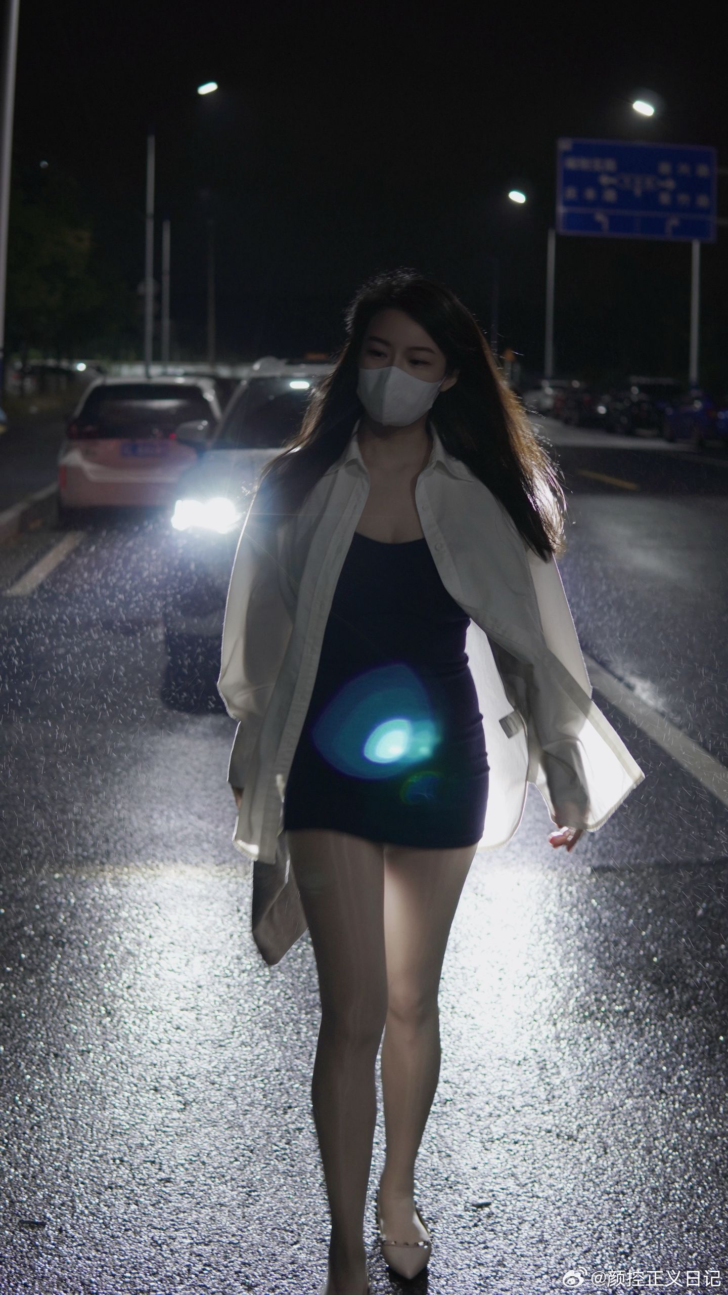 玉足专题 夜晚的街道，真美美女
