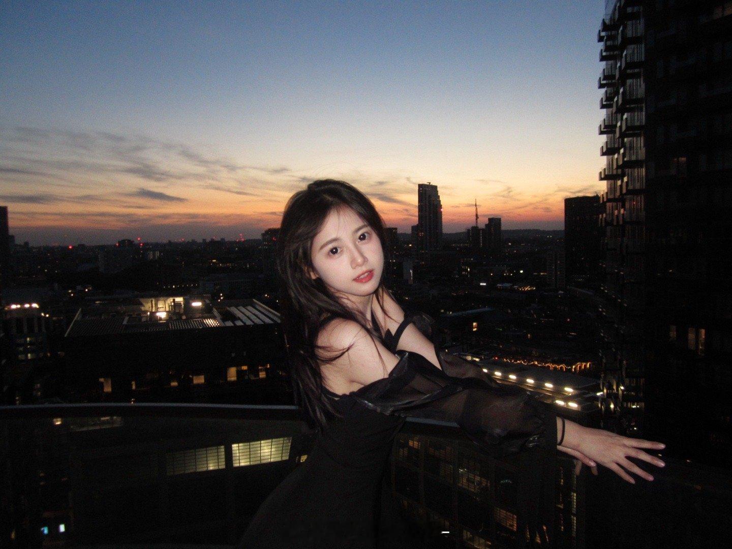 最近很不开心。”每天。都。假装自己很开心。 ​​​