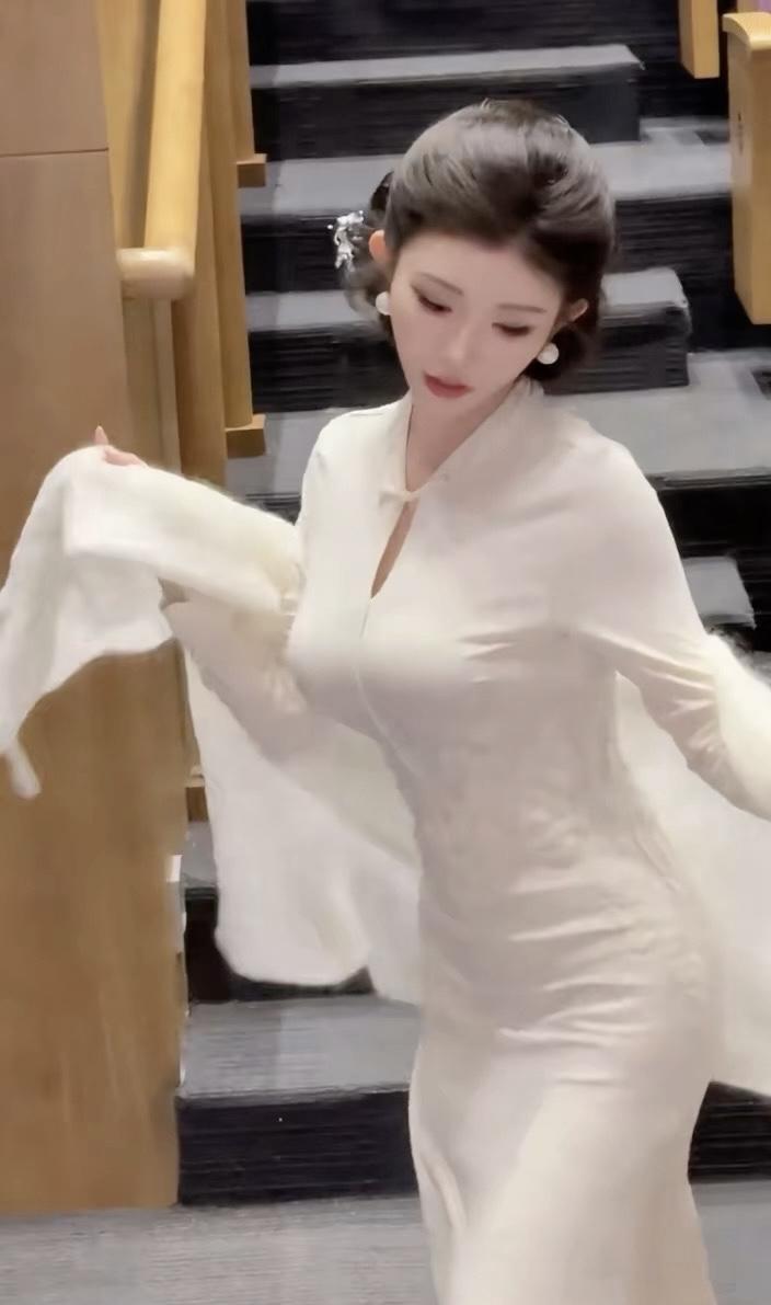 人最难悟透和看破的是什么?
命运的齿轮无常，计划赶不上变化的话，赶不上就算了变化