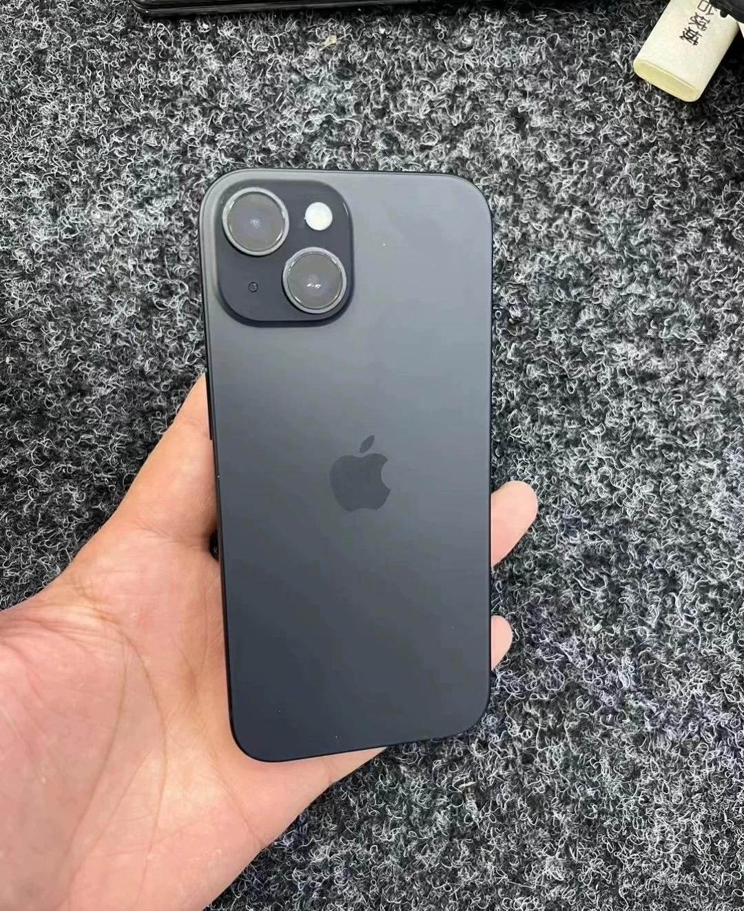 谁懂，买了iPhone 15被朋友嘲笑不懂手机！我知道标准版没高刷，但标准版价格