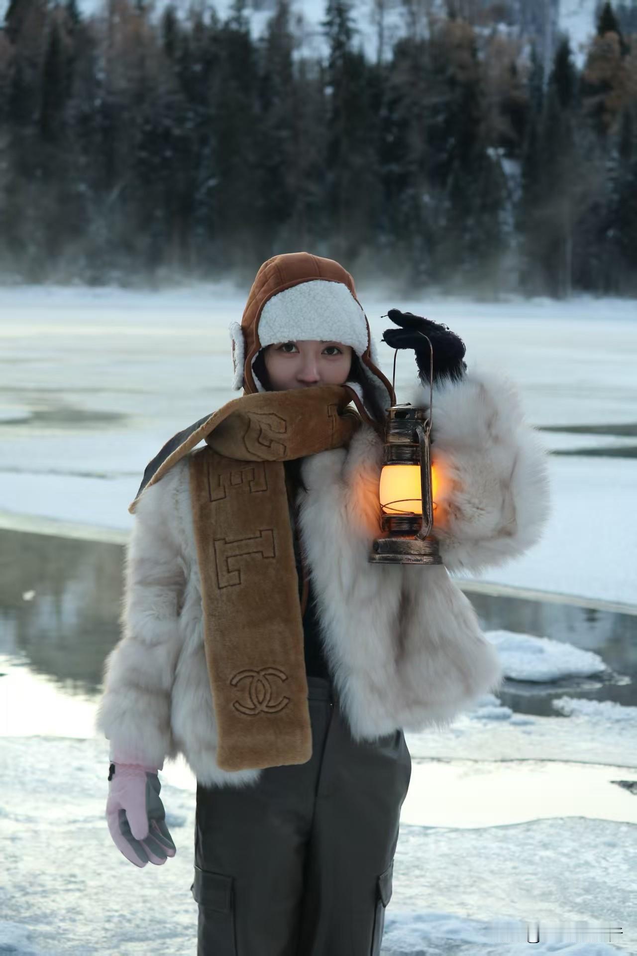 喀纳斯双湖九日：把冬的浪漫揉进雾色里
       暮色漫过冰封的湖面，霜雪在山