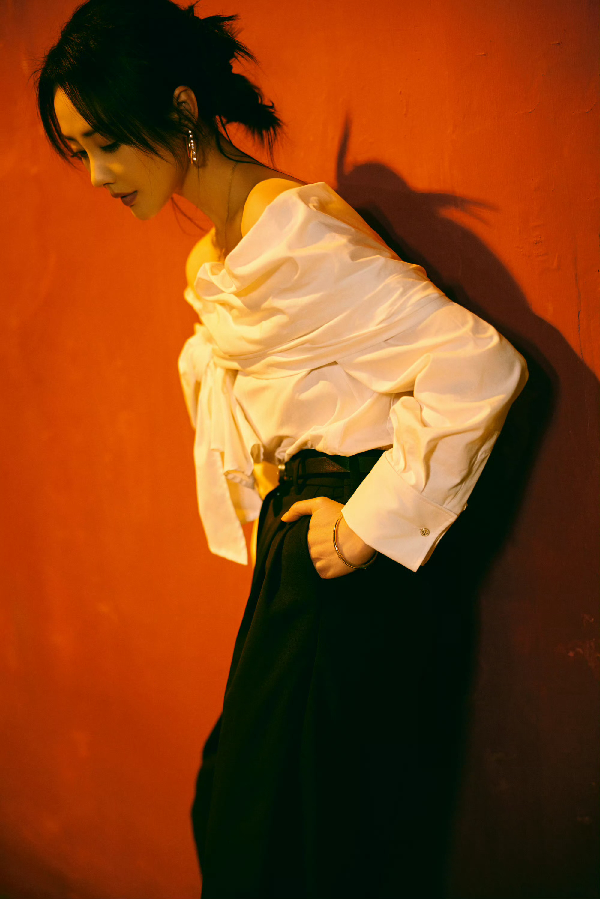 李纯霓虹写夜色，光影续篇章。漫步在澳门街头，感受璀璨烟火气 