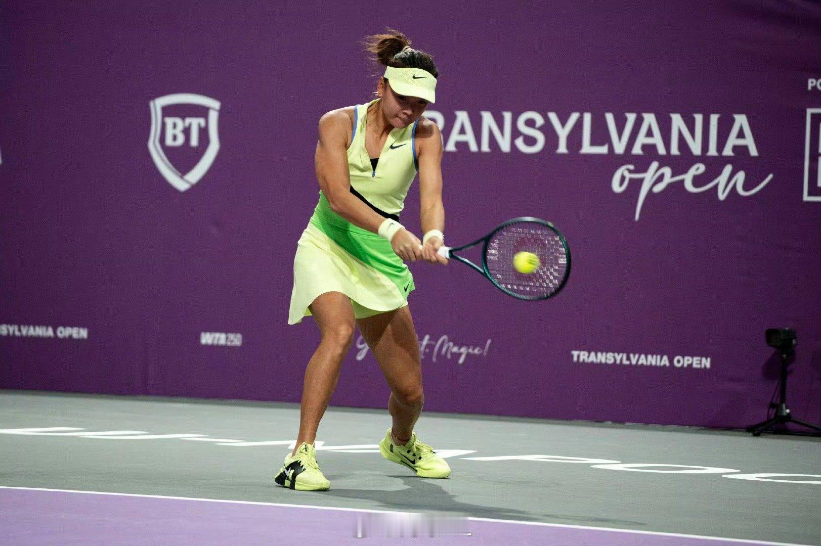 幸运落败者🇨🇳袁悦挽救三个赛点，把握住机会，以4-6/7-5/6-1逆转施拉