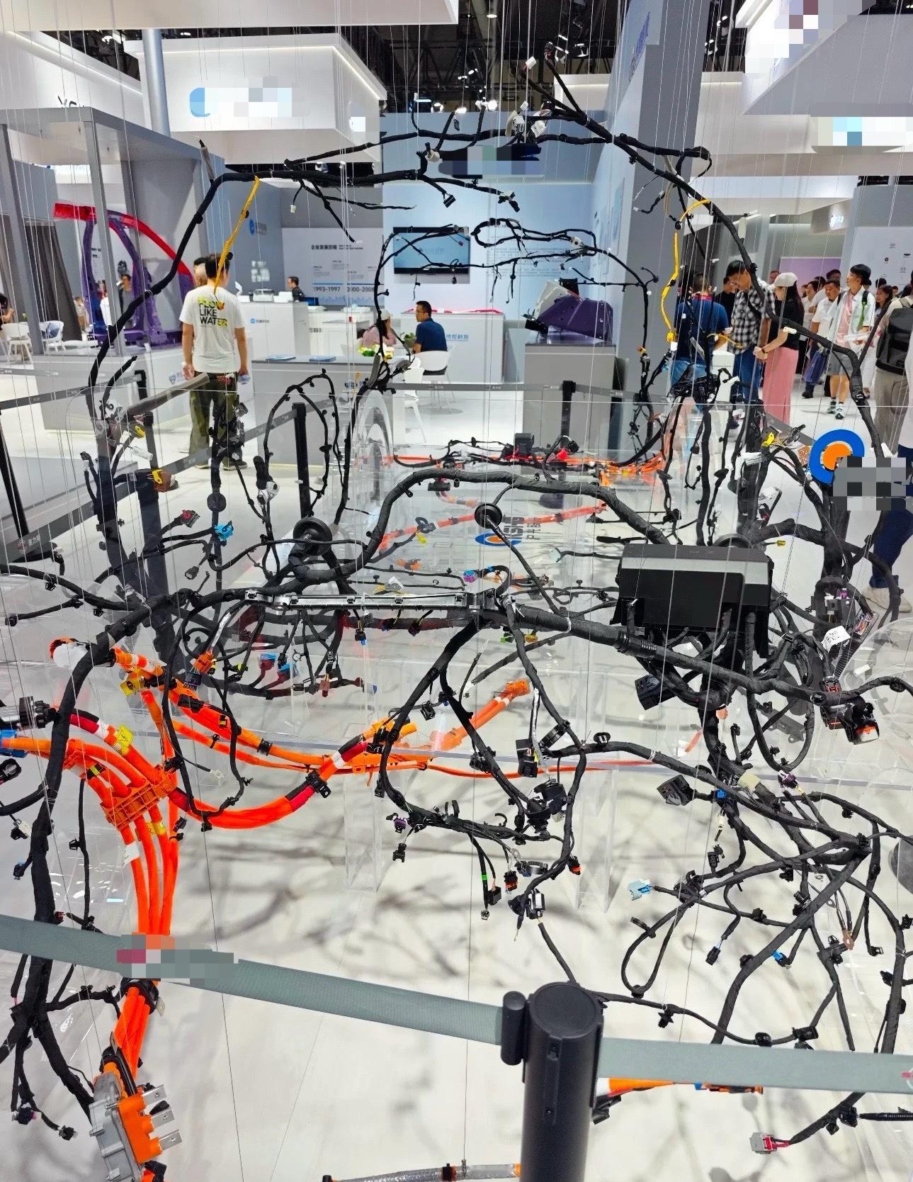 一台电车的主要线束确实是比油车要少很多你觉得是优势还是劣势？