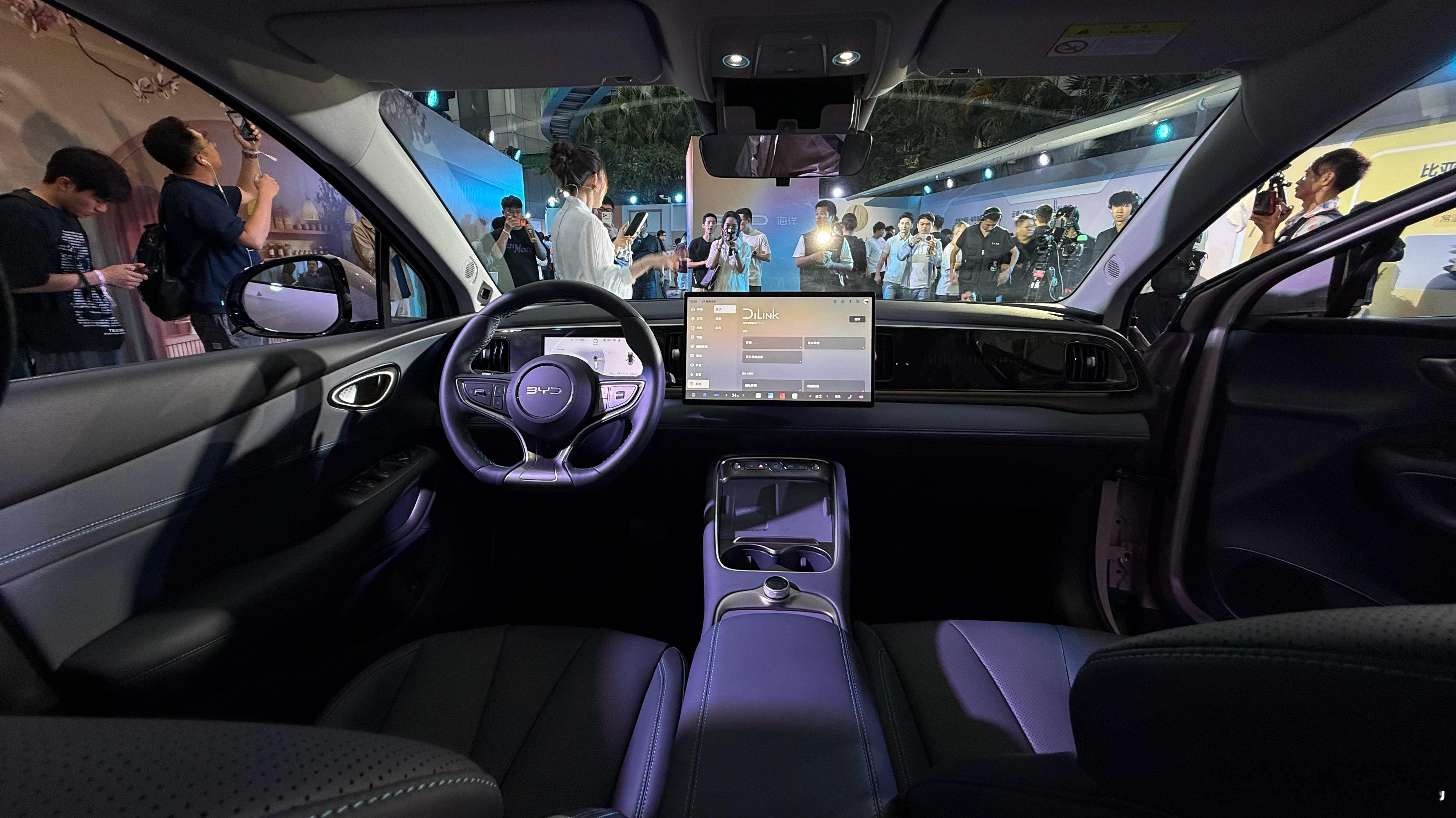 打卡比亚迪海狮05上市现场  「悦行越出彩」每一次启程，都是新的高光时刻。 