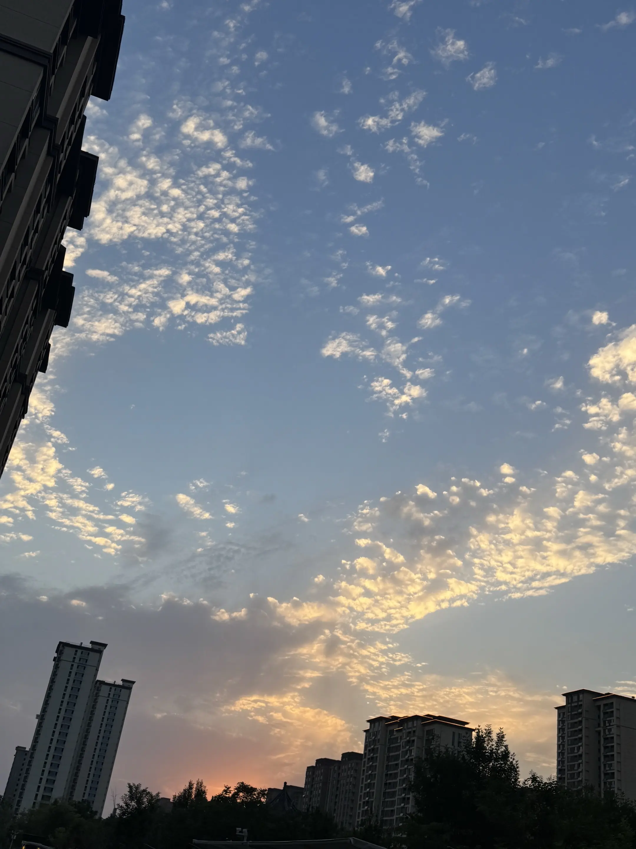 爱像云☁️要自在漂浮才美丽