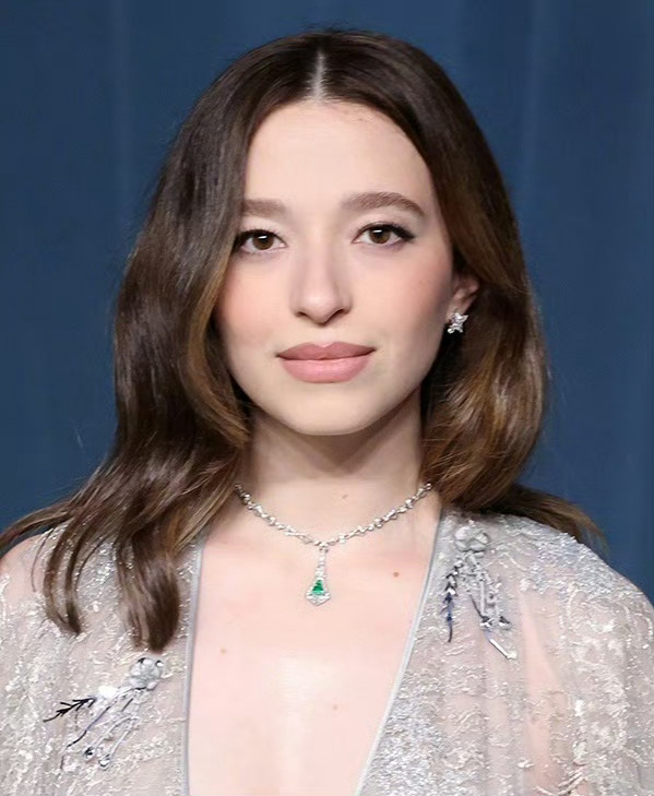 对我眼睛很好的组合蕾雅·赛杜加盟新片《红死魔的面具》。影片改编自埃德加·爱伦·坡