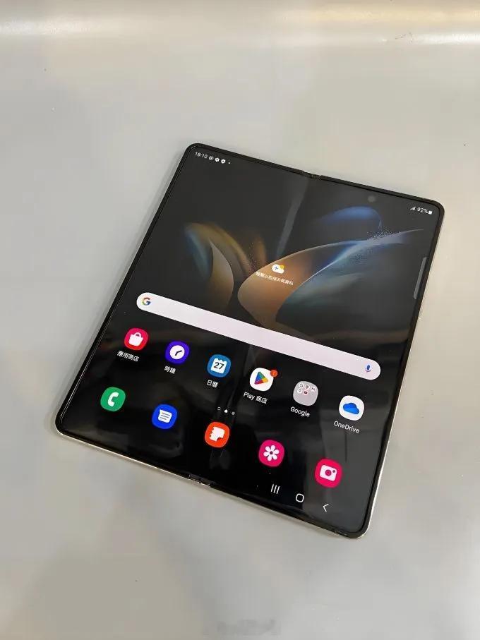 26年你希望折叠屏怎么进化 现在的折叠屏做得确实挺不错的，但仍是劝退不少普通消费