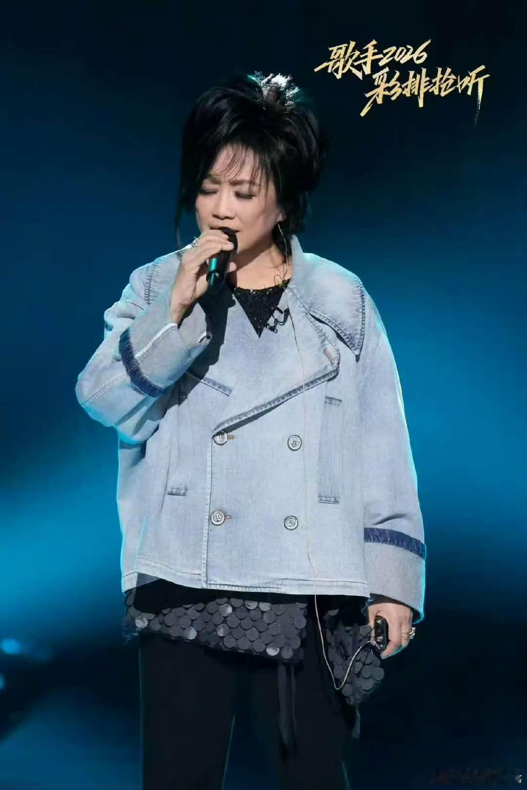 齐豫唱周深的大鱼齐豫今晚唱大鱼歌手2026今晚歌手舞台，齐豫倾情演绎大鱼，漫长筹
